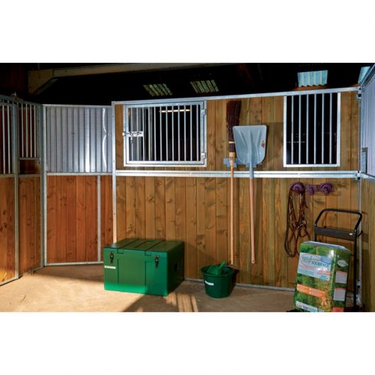 Fenêtre ouvrante barreaudée box cheval La Gée