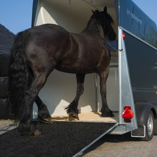 Revêtement MAT6 caoutchouc pont camion ou van cheval - IDS Revêtement MAT6 caoutchouc pont camion ou van cheval - IDS