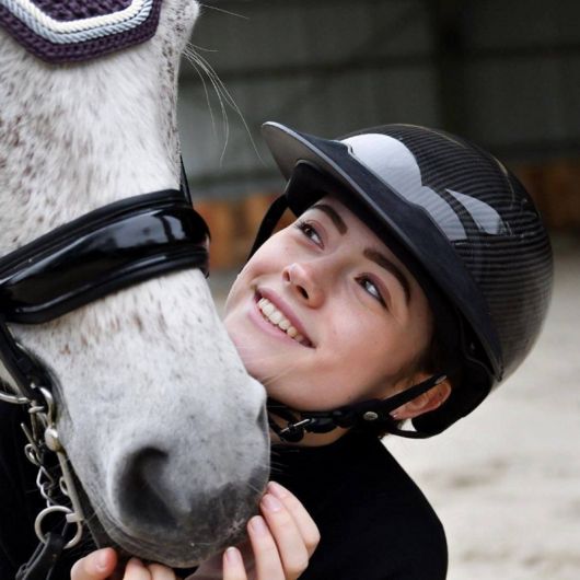 Casque d'équitation en carbone, bombe équitation robuste et confortable