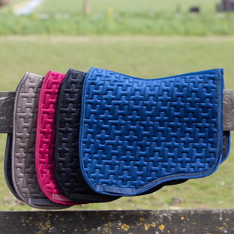 Tapis de selle de cheval anglais confort supplémentaire avec mousse satin équipement de sécurité équestre équin pour une utilisation stable