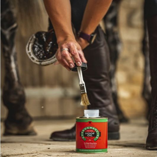 Huile sabot cheval cornucrescine arbre à thé Hoof Dressing Tea Tree - Carr & Day & Martin