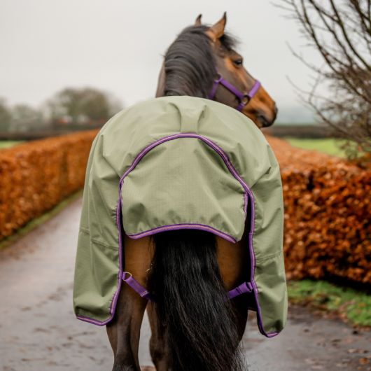 Couverture extérieur cheval avec couvre cou 0g Amigo Hero Ripstop Lite- Horseware