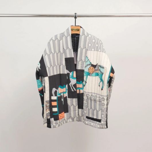 Manteau matelassé Kimono imprimé chevaux Cécile Wang Manteau matelassé Kimono imprimé chevaux Cécile Wang