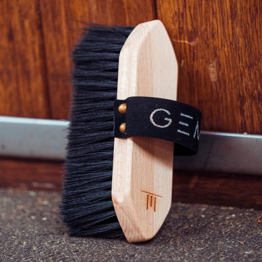 Brosse poils longs cheval - GEM Equitation