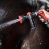 Pistolet de lavage cheval avec réserve de shampoing Smart Grooming - KM Elite