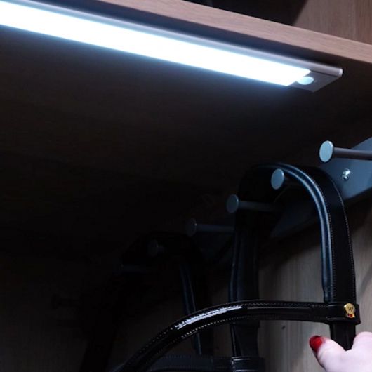 Lampe LED avec détecteur pour armoire de sellerie - Waldhausen