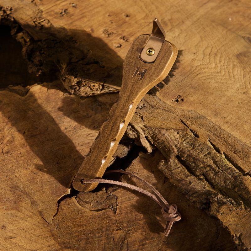 Cure-pied brosse cheval bois - Horseware