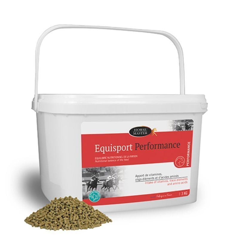 Seau Equisport Performance tenu par l'anse, avec granulés vert-brun, logo Horse Master, capacité 1,5