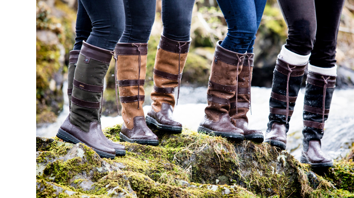 femmes en bottes de cheval